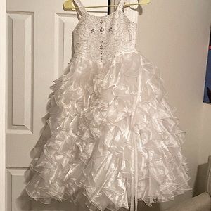 I am selling a flower girls dress for a wedding it is white and sparkling.